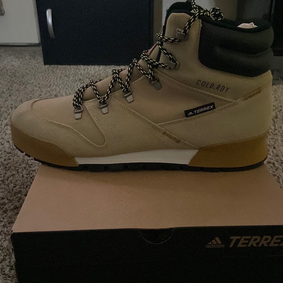 Brand new Adidas Terrex Snowpitch for men. Size 13 - Picture 2 of 9